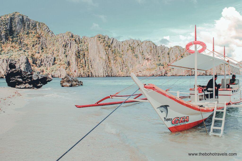 GEA Travel and Tours Boat that provides El Nido island hopping tour